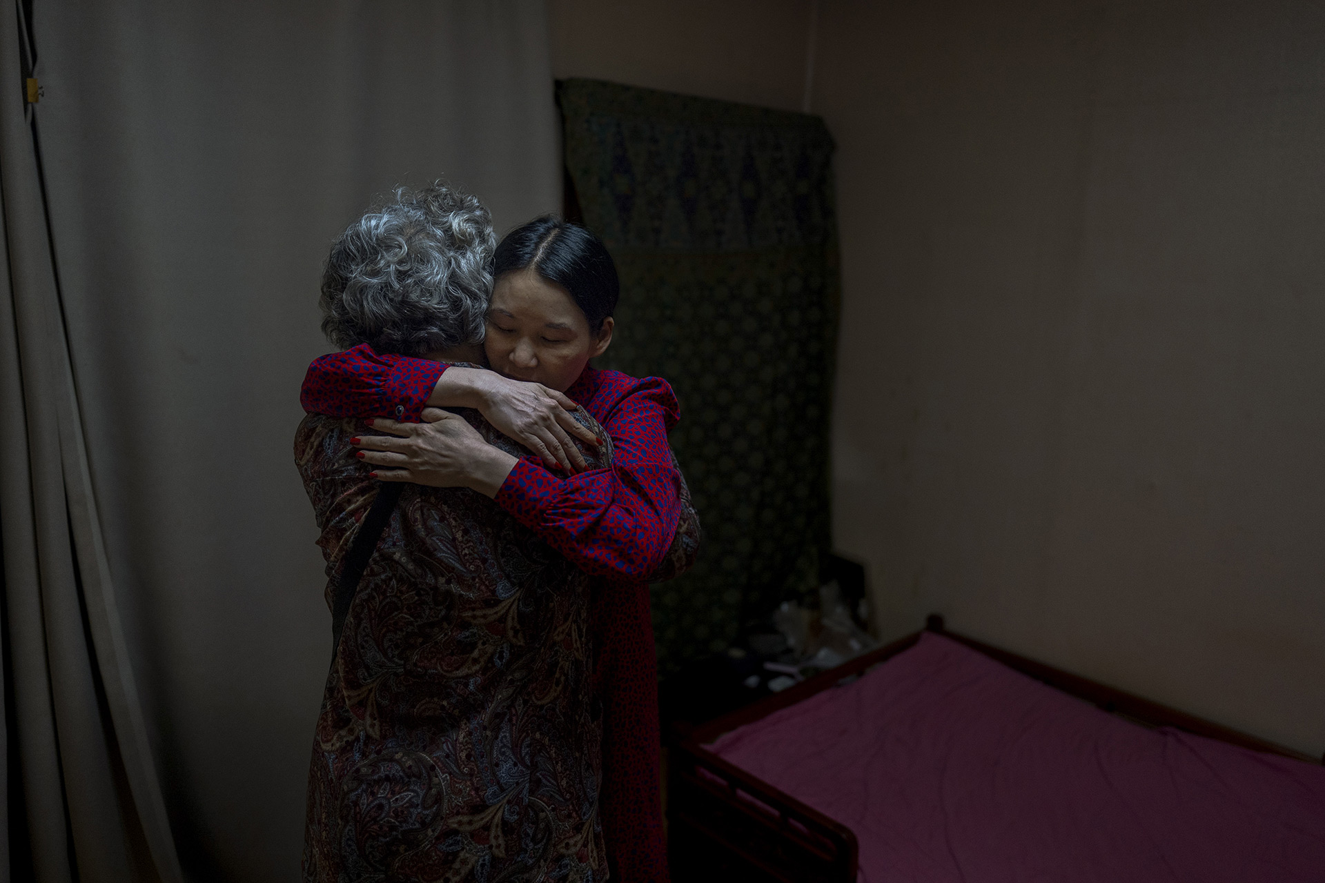 Yooree Kim hugs her biological mother.